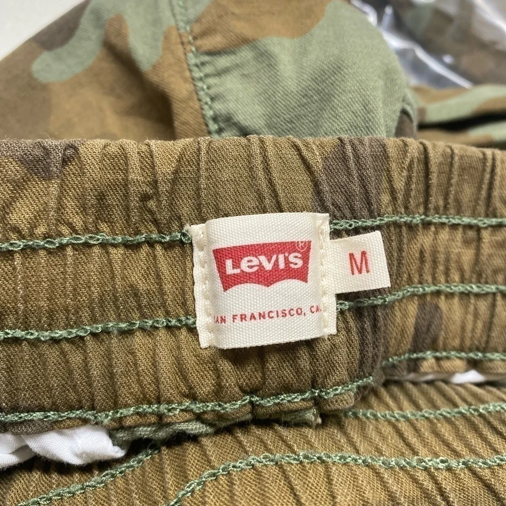 Levi Women Green Camo Joggers Sz M Zippers at ankles - Picture 7 of 7